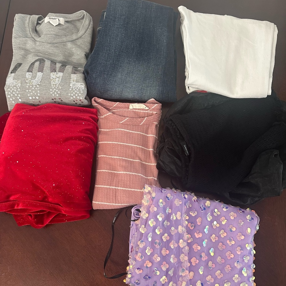 Lots of 7 items teen girl size 1 (small) gray shirt (L)